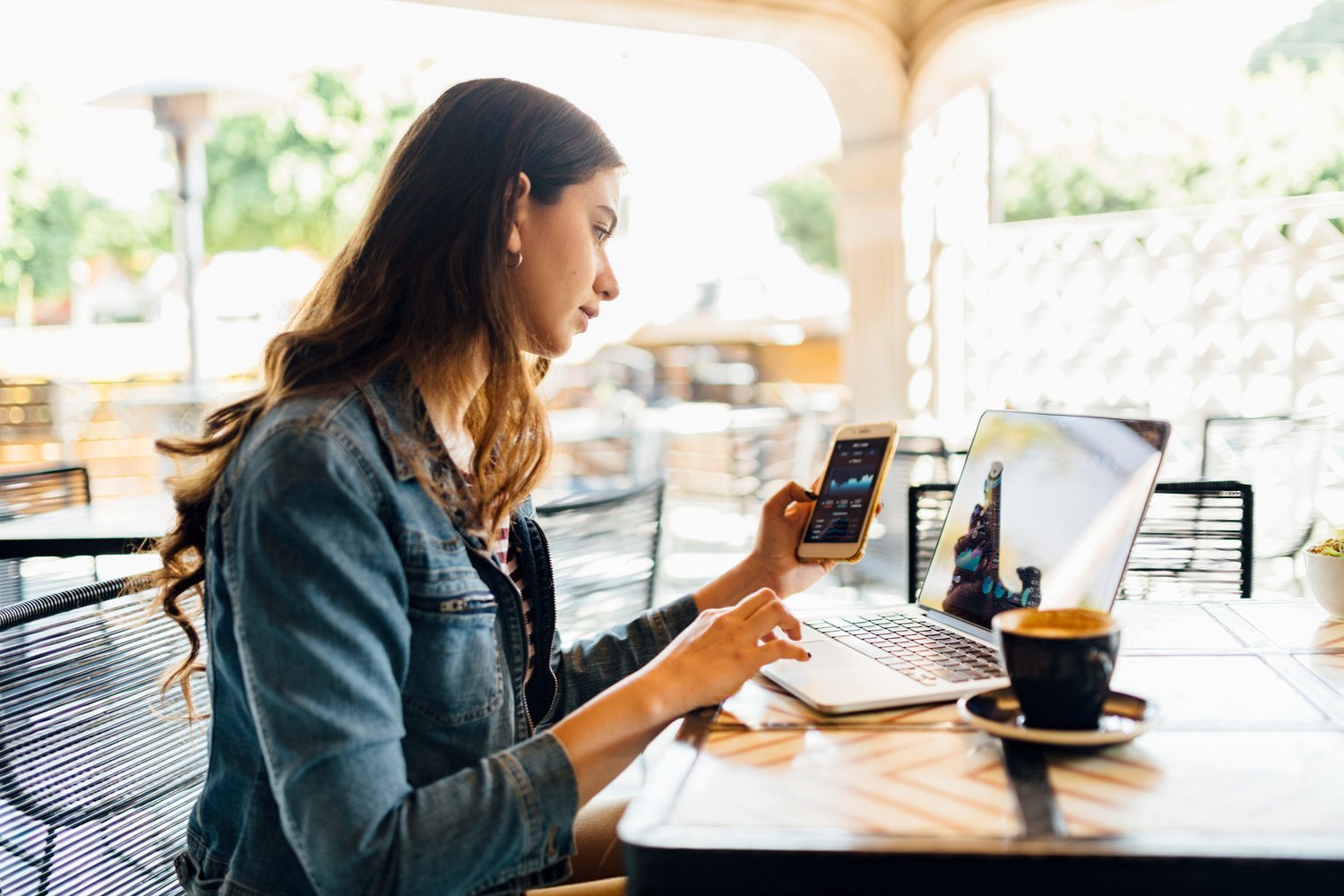 Business on the go Millennials woman working in coffeeshop